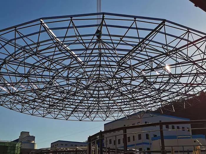 烟台螺栓球网架工程施工现场
